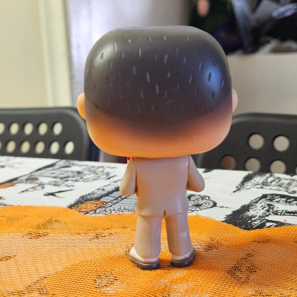 Funko Pop! Movies #769 - Forrest Gump (Chocolates) Vinyl Figure 2019 - Loose - Picture 3 of 6